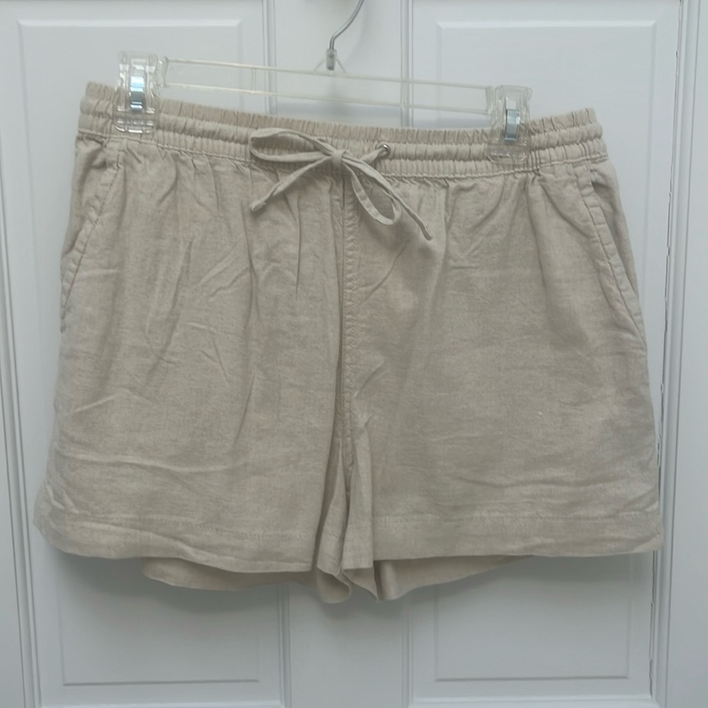 H&M beige linen shorts